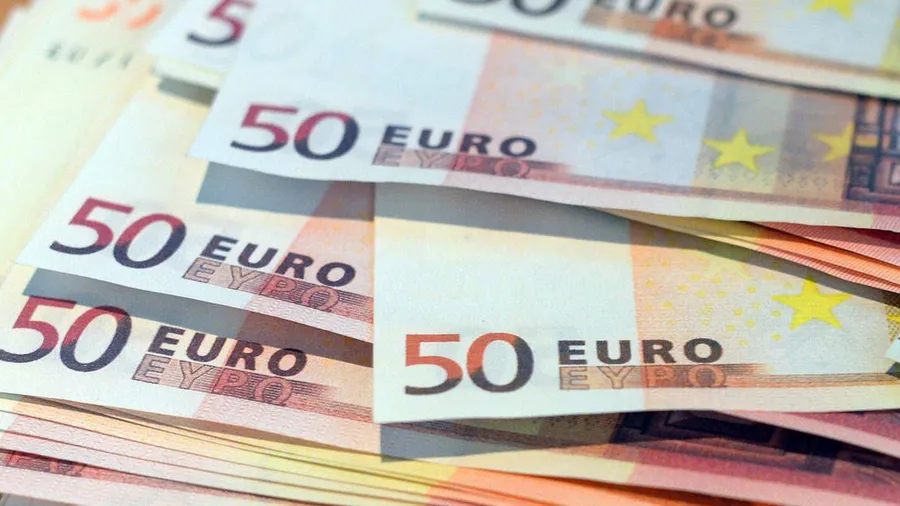 Falschgeld von hervorragender Qualität entdeckten Polizisten im süditalienischen Marcianise.