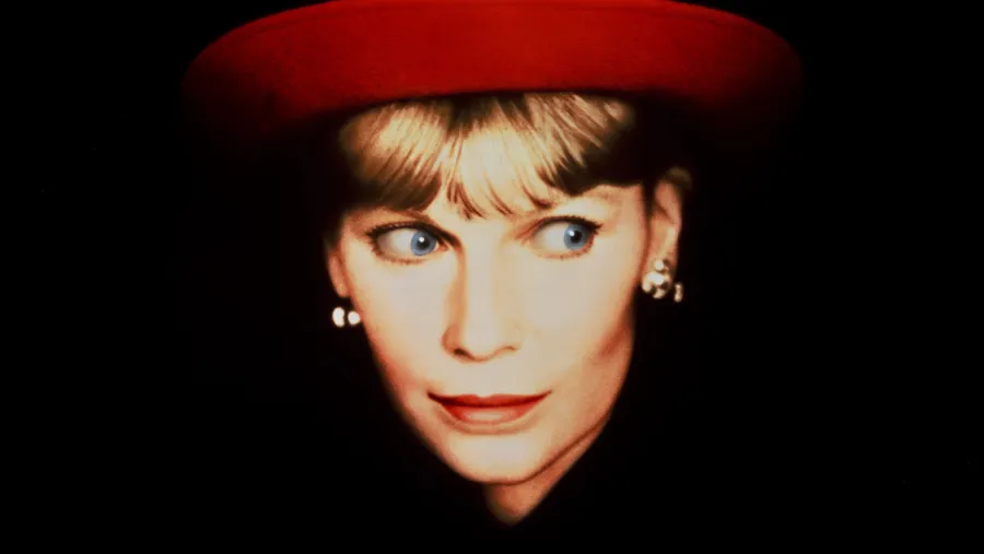 Mia Farrow, hier als verwöhnte Ehefrau auf der Suche nach einer Affäre im Woody-Allen-Film „Alice“