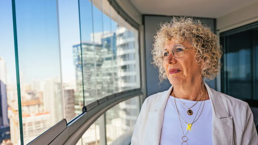 Lizzie Doron dieser Tage in ihrer Wohnung in Tel Aviv