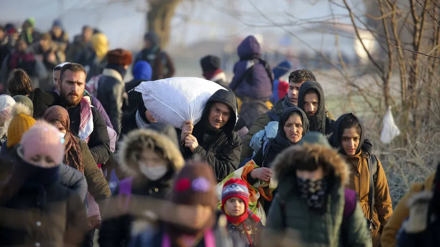 Flüchtlinge erreichen die türkische Ortschaft Pazarakule an der Grenze zu Griechenland.