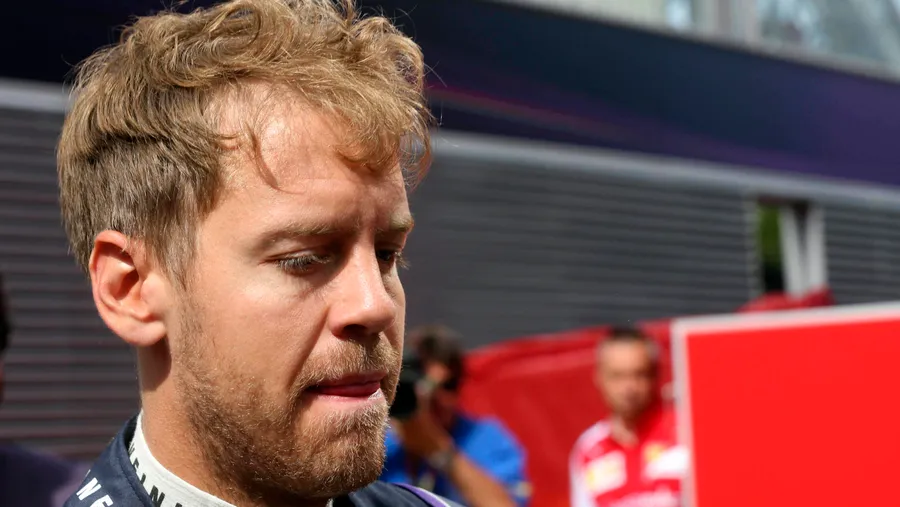 Völlig genervt: Sebastian Vettel bekommt seinen Wagen nicht in den Griff