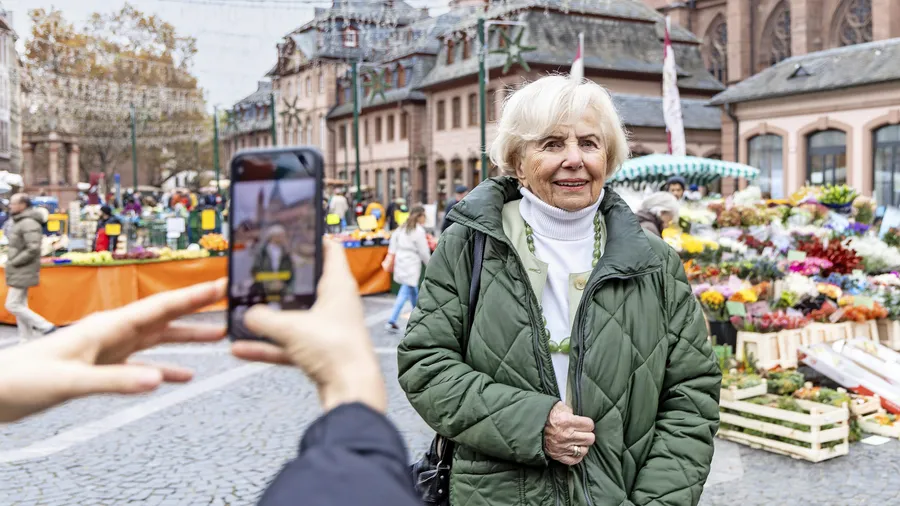 Beim Videodreh: Rosi auf dem Wochenmarkt in Mainz