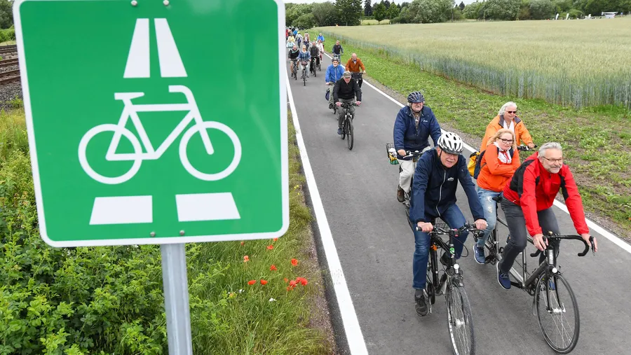 Handlungsbedarf: Separate Radwege gibt es in Hessen nur an jeder neunten Landesstraße.
