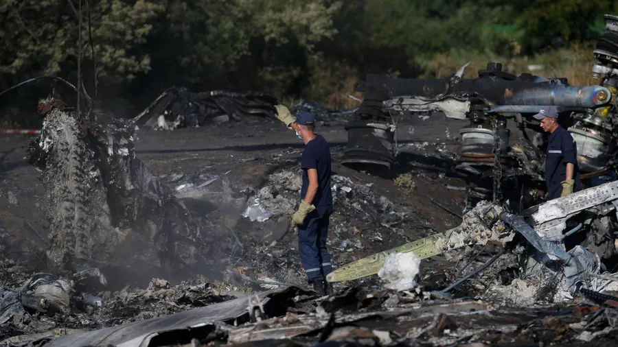 Schauplatz eines Verbrechens: Wrackteile des abgeschossenen Flugzeuges