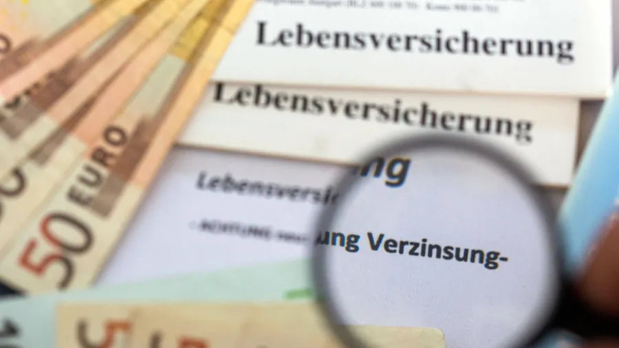 Lange vergangen sind die Zeiten, da Lebensversicherte einen Zins von 4 Prozent garantiert bekamen.