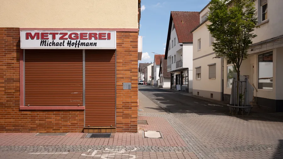 Viel bleibt nicht übrig: Der Rollladen des Familienbetriebs bleibt für immer unten.