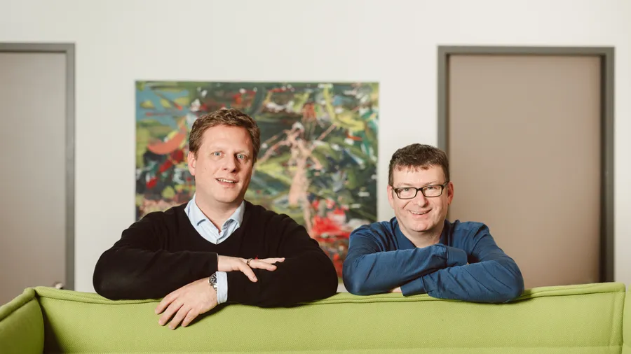 Ein Gewinn fürs Unternehmen: Das sagt Carsten Menge (links) über seinen Mitarbeiter Patrick Klein bei der Frankfurt Marketingagentur Keko.
