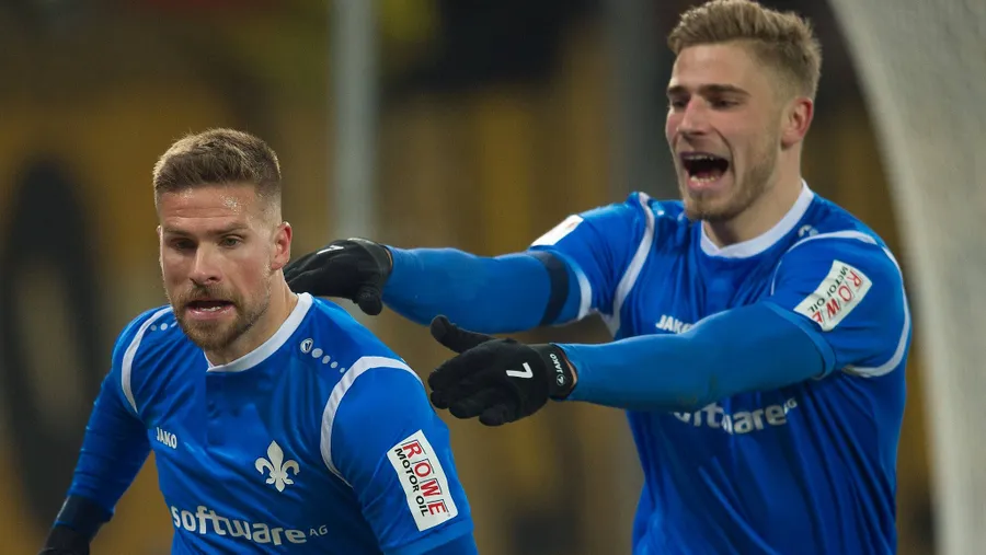 Bald will Felix Platte (rechts, mit Tobias Kempe) wieder mit den Kollegen von Darmstadt 98 auf dem Platz jubeln.