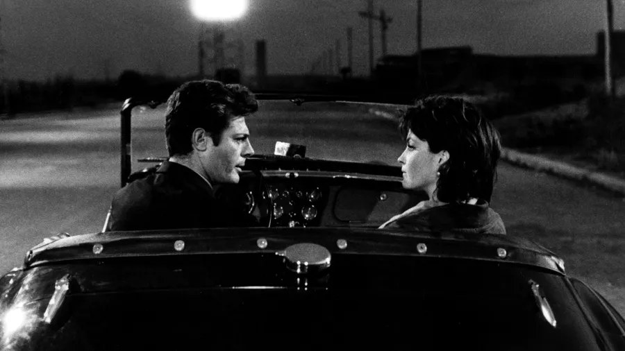 Mondscheinfahrt: Marcello Mastroianni und Yvonne Fourneaux in Federico Fellinis „La Dolce Vita“