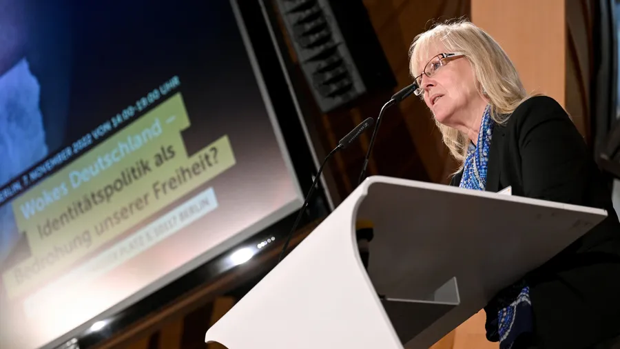 Immer im Kampf gegen „Wokeness“: Susanne Schröter auf einem Kongress der Denkfabrik „Republik 21“