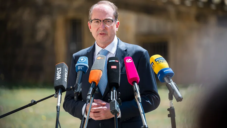 Bundesinnenminister Alexander Dobrindt fordert ein härteres Vorgehen gegen Gefährder.