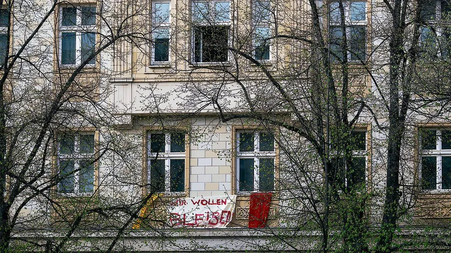 Mieter in der Berliner Karl-Marx-Allee protestieren gegen Verdrängung. Eine Initiative in Berlin will große Immobilienunternehmen teilweise enteignen – mithilfe des Sozialstaats.