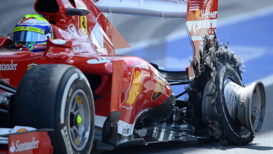 Ferrari-Pilot Felipe Massa fällt in Silverstone wegen eines geplatzten Hinterreifens aus: Hersteller Pirelli weist jede Schuld von sich
