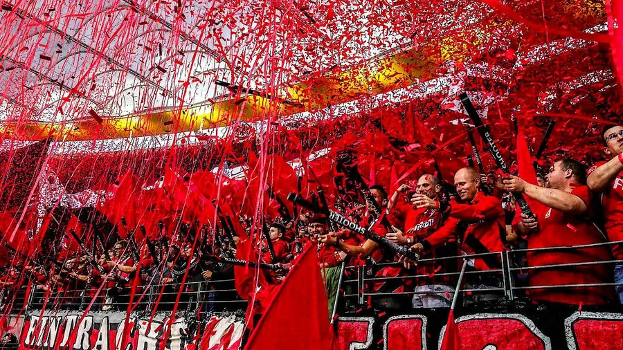 So könnte es auch am Donnerstag aussehen: Eintracht-Fans bei einem Spiel in der Europa League, hier im August 2019