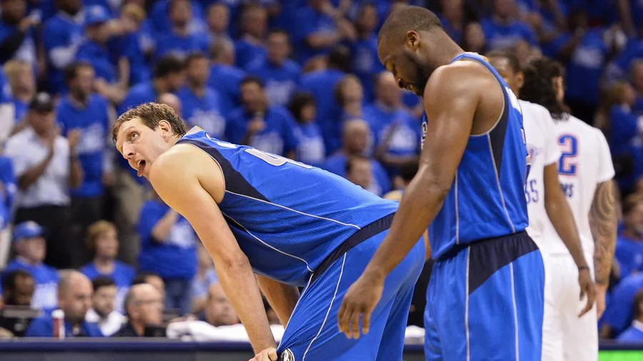 Das Spiel ist aus: Dirk Nowitzki (l.), Wesley Matthews und die Dallas Mavericks