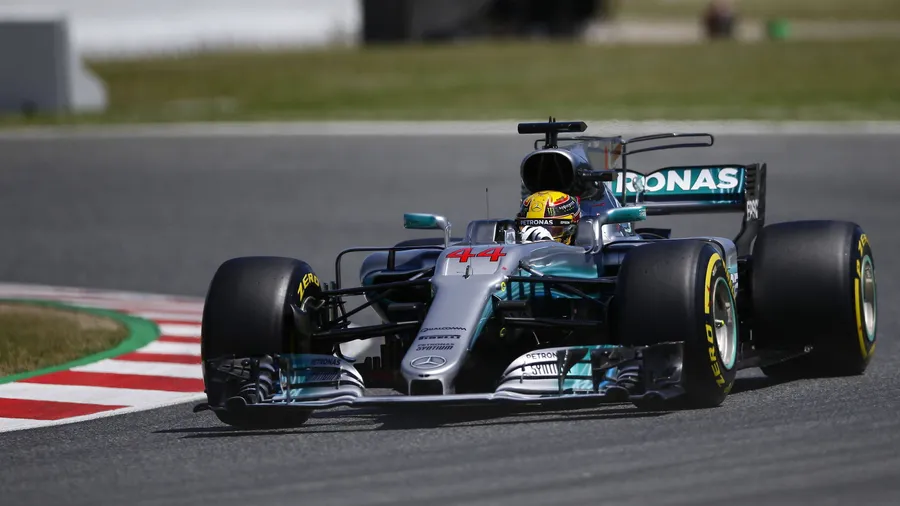 Hamilton meldete sich in Spanien mit der Poleposition zurück.