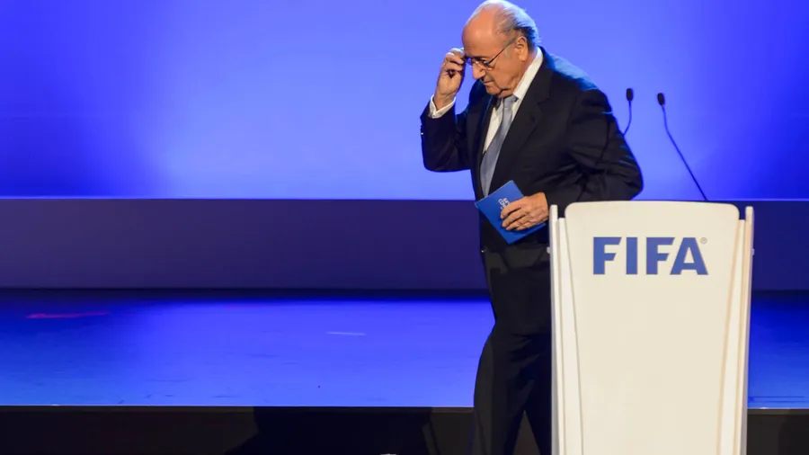 Umstrittener Fifa-Chef Blatter: Wann tritt er endgültig ab?