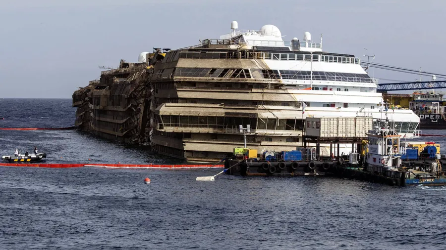 Schettinos Anwälte fordern ein neues Gutachten an Bord des Wracks der Costa Concordia.