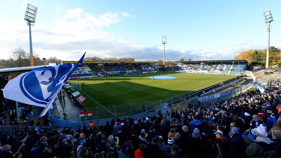 Altehrwürdig, aber baufällig: Das Stadion am Böllenfalltor genügt nicht den Ansprüchen der Deutschen Fußball Liga - und die Zeit der Kulanz scheint vorbei.