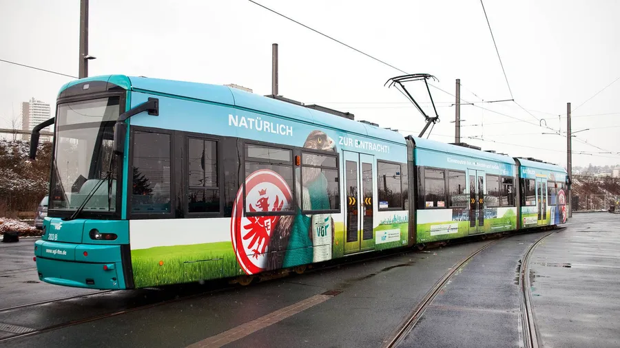 Bringt ein großes Defizit mit: eine Frankfurter Straßenbahn.