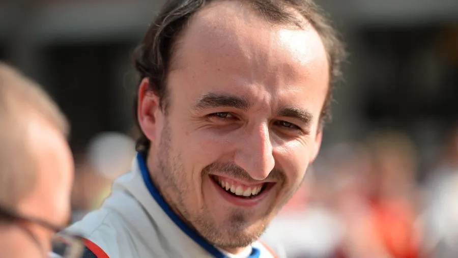 Ein lächelnder Robert Kubica: Kommt es für den gebeutelten Profi bald zur Rückkehr ins Formel-1-Auto?