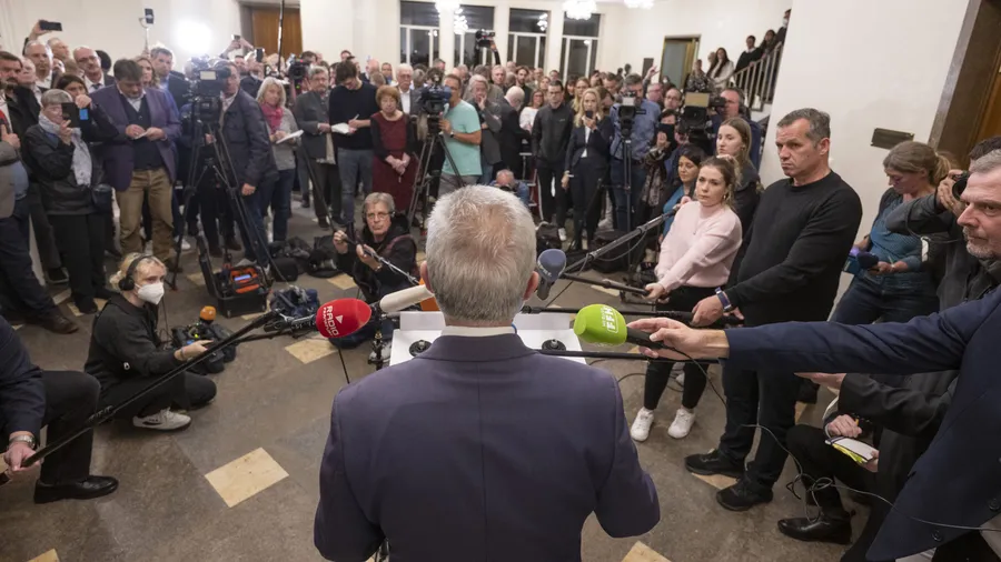 Peter Feldmann stellte sich nach Bekanntwerden des Wahlergebnisses den Fragen der Presse.