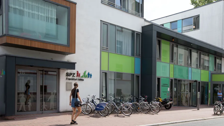 Der Haupteingang des Clementine Kinderhospitals im Frankfurter Ostend