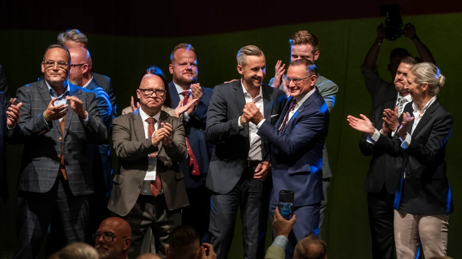Spitzenkandidat Ulrich Siegmund auf der Wahlparty der AfD am Sonntagabend im Alten Theater in Magdeburg