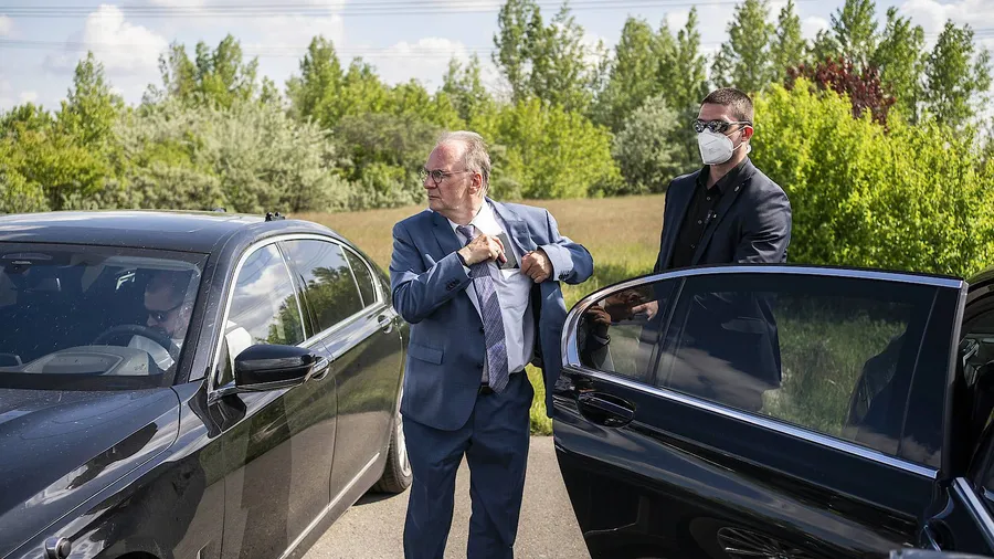 Reiner Haseloff am Samstag beim Besuch der Braunkohlegesellschaft MIBRAG in Profen