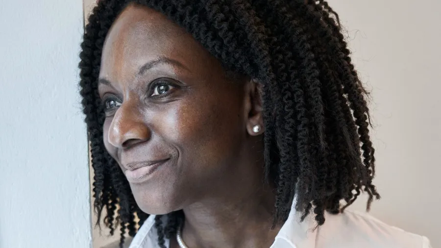 Florence Brokowski-Shekete erzählt im Interview, wie sie mit Alltagsrassismus umgeht.