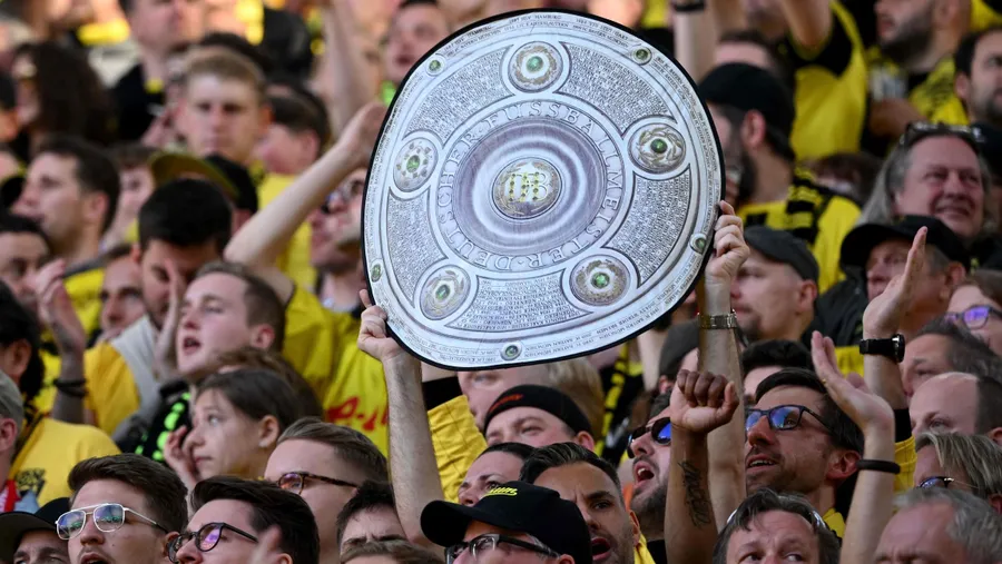Wer wird sie am Ende in den Händen halten? Borussia Dortmund oder Bayern München, die Entscheidung fällt am letzten Spieltag.