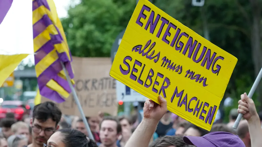 Demonstration in Berlin: Nach der Wahl sind die Enteignungsbefürworter einen Schritt weiter.