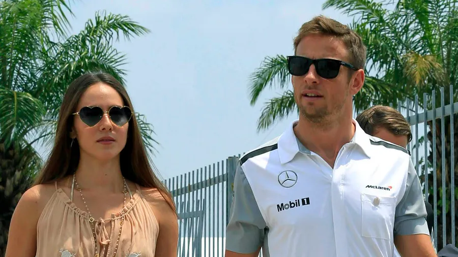 Keine Kohlenhydrate und viel Training: Jenson Button hier mit seiner Freundin Jessica Michibata.