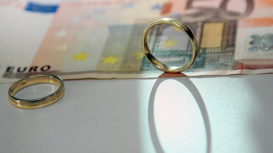Wer keinen Ehering trägt und trotzdem eine Familie versorgt, muss bisher deutlich mehr Unterhalt für seine pflegebedürftigen Eltern bezahlen. Ist das gerecht?