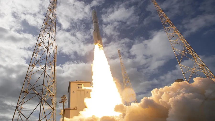 Die europäische Trägerrakete Ariane 6 startet am europäischen Weltraumbahnhof in Kourou in Französisch-Guayana erstmals in den Weltraum.