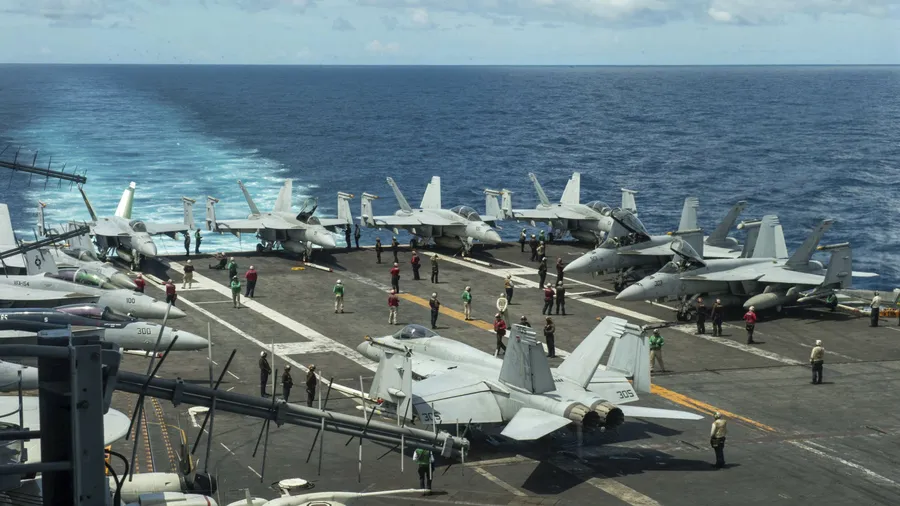 Flugdeck des Flugzeugträgers „USS Theodore Roosevelt“ im Südchinesischen Meer.