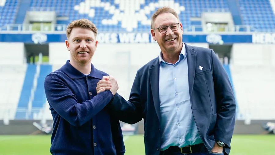 Rüdiger Fritsch (r.), Präsident von Darmstadt 98, mit dem neuen Sportdirektor Paul Fernie