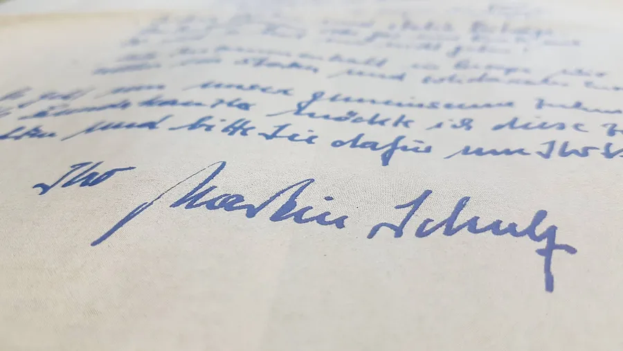 Die Unterschrift gleicht dem Text: „Martin Schulz bauscht sich nicht auf.“