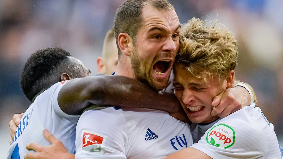 Pierre-Michel Lasogga spielt wieder öfter – das freut nicht nur den HSV-Stürmer.