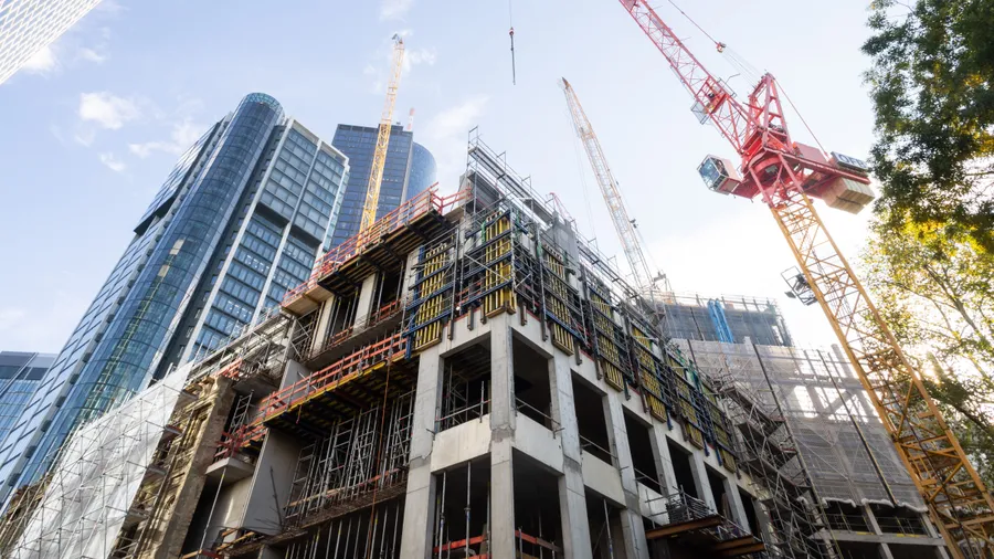 Baustelle: Der „Central Business Tower“ im Frankfurter Bankenviertel wächst weiter in die Höhe.