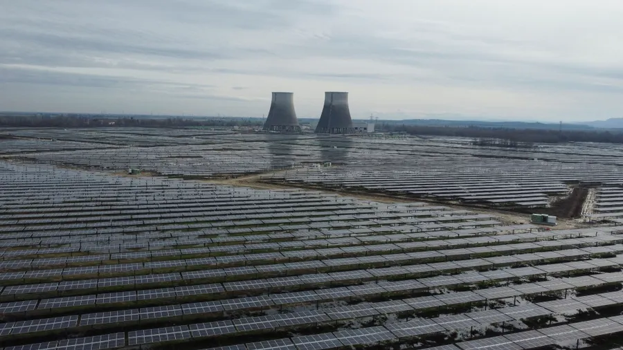Der Sonnenschein kostet nichts, aber die Kreditkosten, etwa für Solarparks, steigen.