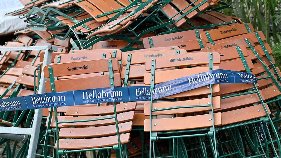 Die Stühle sind weggepackt: Eigentlich anvisierte Lockerungen bleiben wohl zunächst aus.