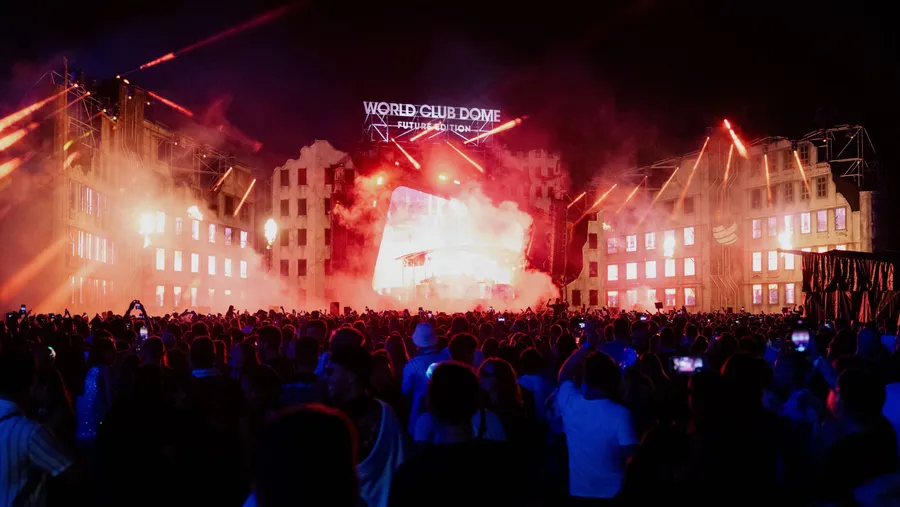 Sie kamen, um zu tanzen: Der World Club Dome hat am Freitag in Frankfurt eröffnet.