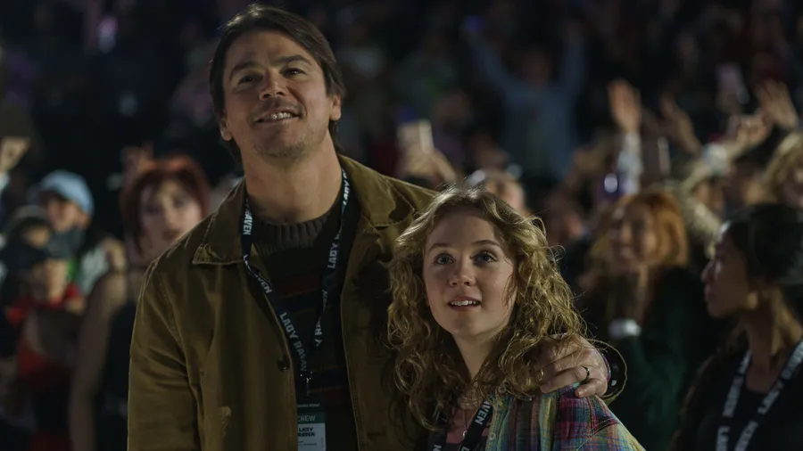 Was für ein liebevoller Papa – oder nicht? Josh Hartnett als Cooper und Ariel Donoghue als Riley in „Trap“