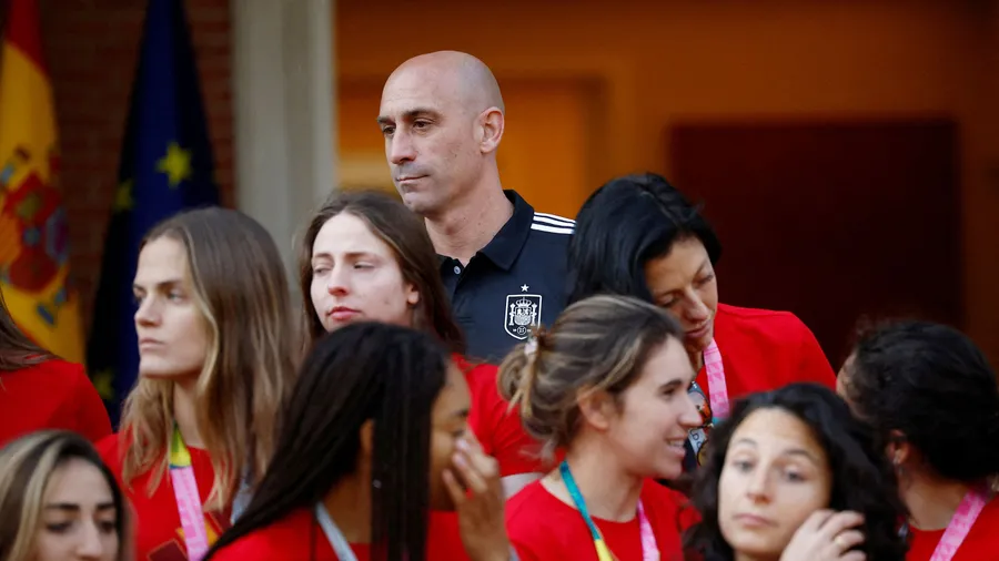 Zurück in Spanien: Luis Rubiales und die spanischen Weltmeisterinnen