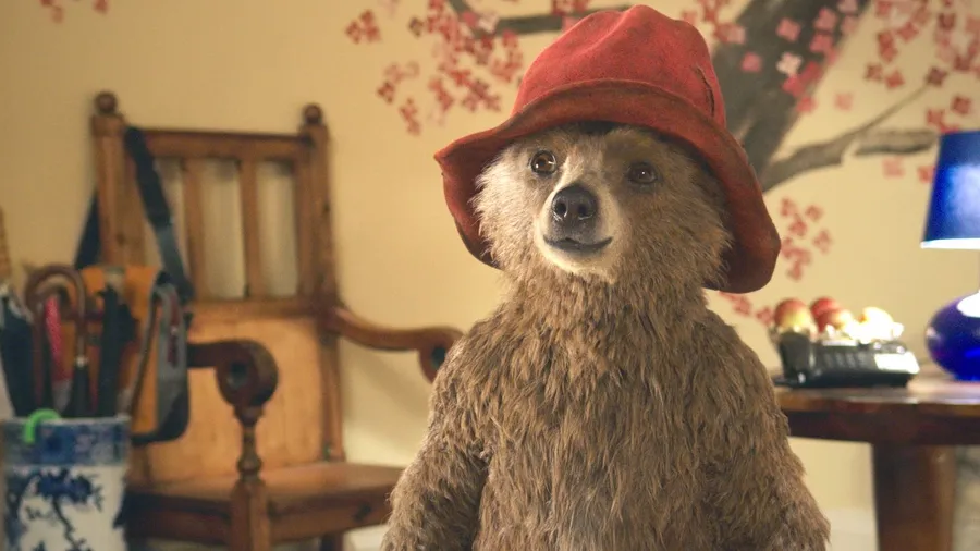 Wie macht man die Welt flauschiger? Der Bär Paddington hat da Ideen.
