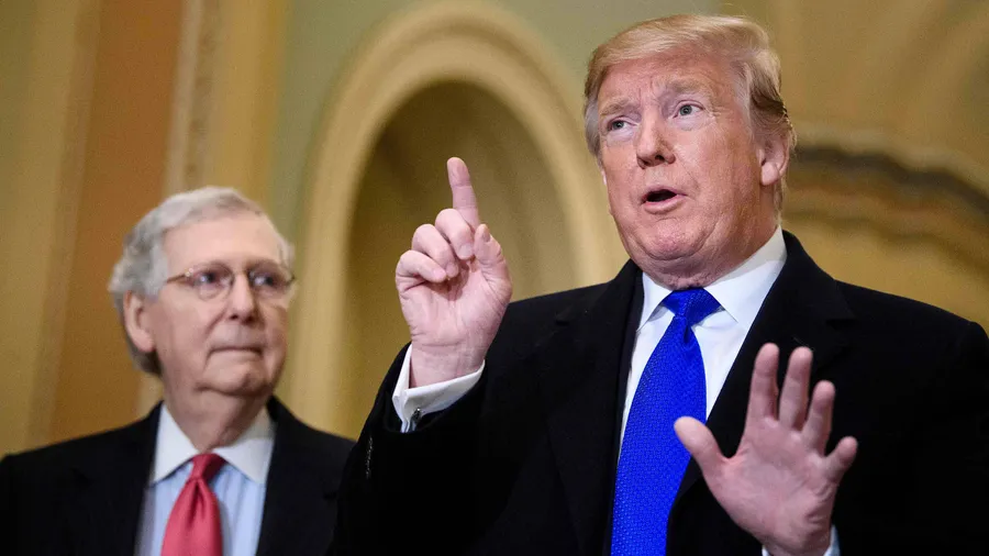 Republikanischer Mehrheitsführer Mitch McConnell und Donald Trump Ende März 2019