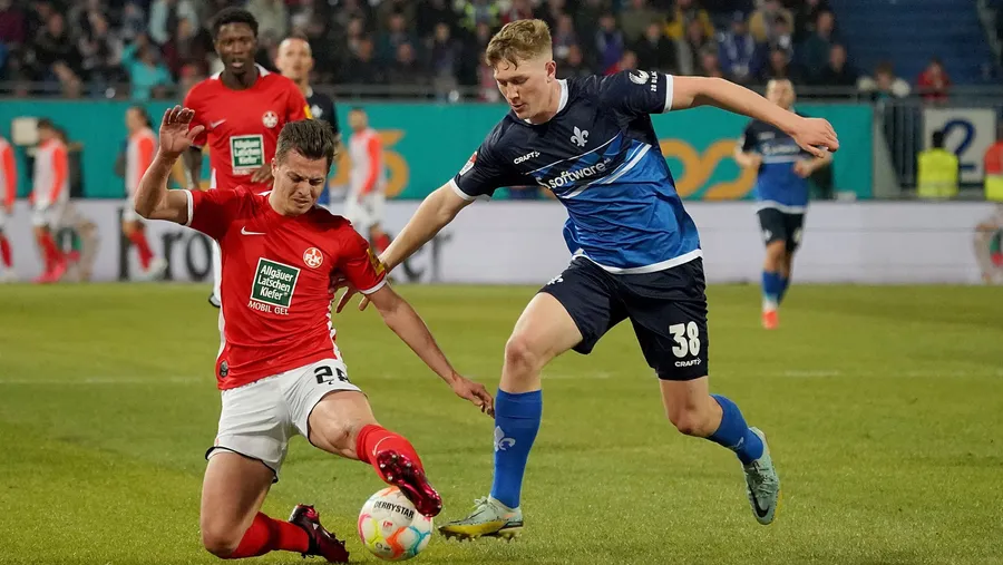 Genießt das Vertrauen von Trainer und Klubführung: Clemens Riedel (rechts)