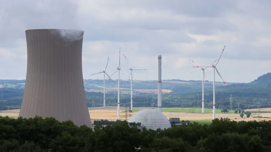 Was ist grüner? Das Atomkraftwerke Grohnde oder die Windräder?