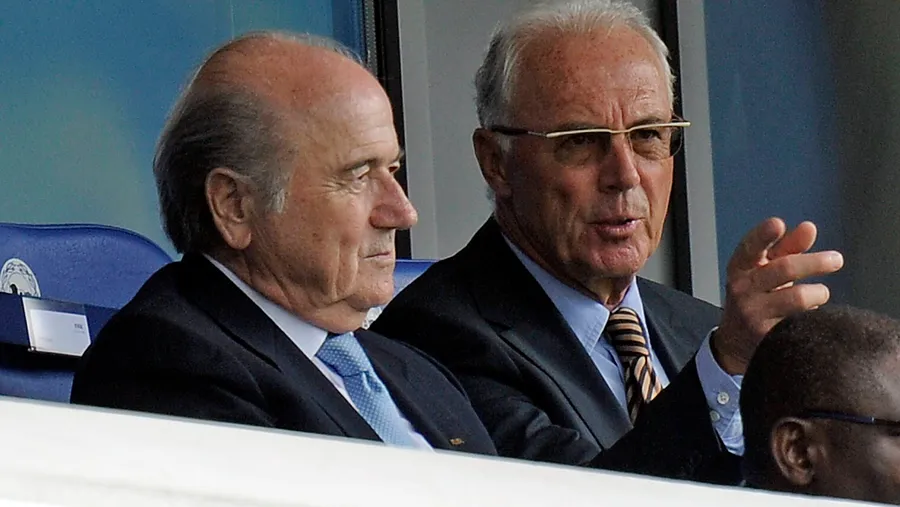 Was weiß Beckenbauer? Vielleicht verrät er es Fifa-Chef Joseph Blatter